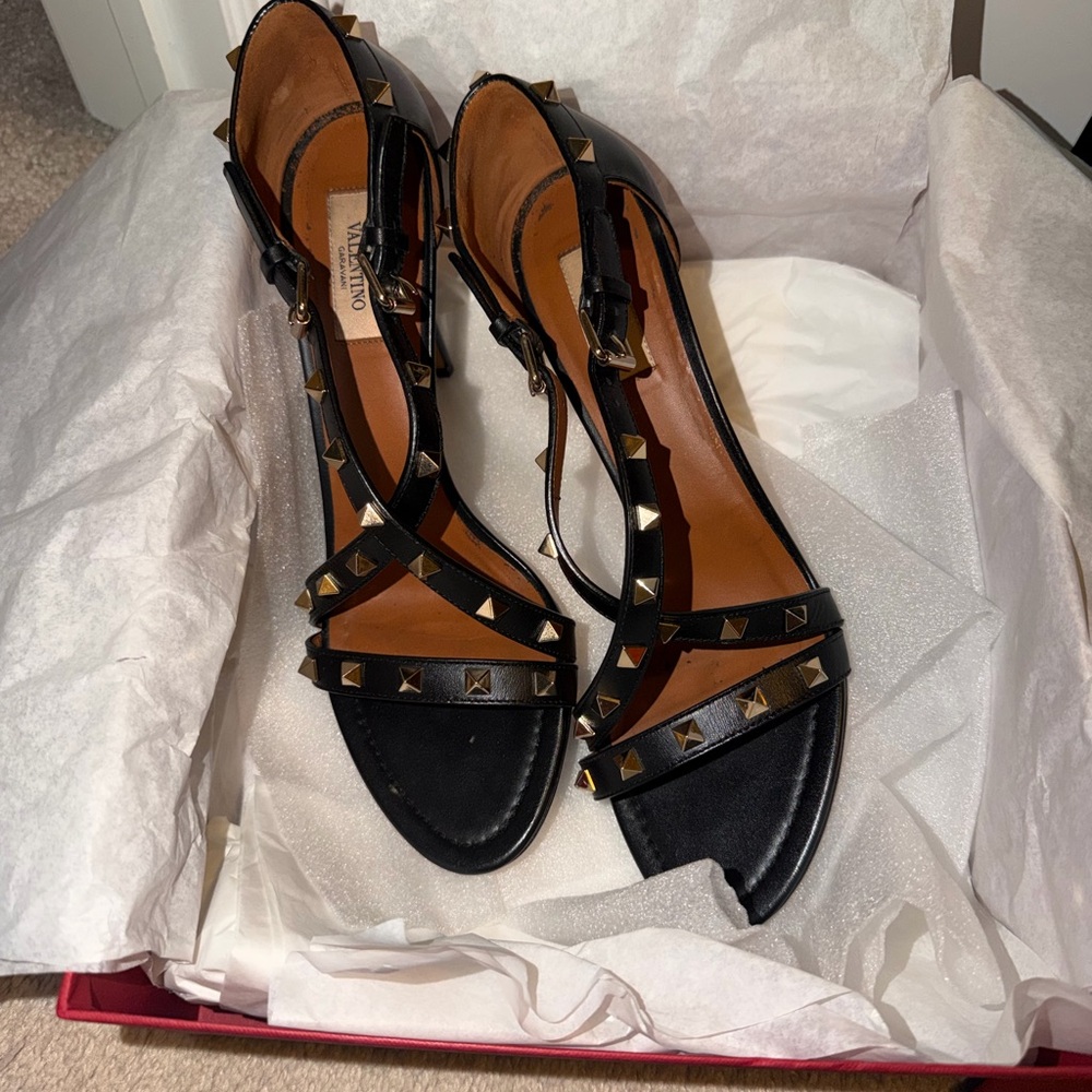 Valentino Rockstud Black Leather Heels 40.5